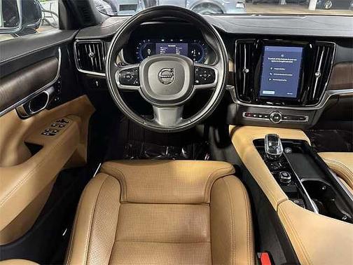 2022 Volvo S90 