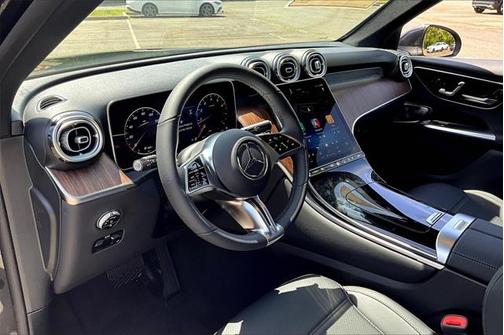 2025 Mercedes-Benz GLC 300 4MATIC