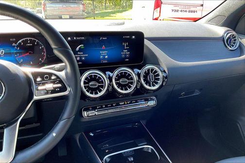 White 2023 Mercedes-Benz GLA 250 4MATIC
