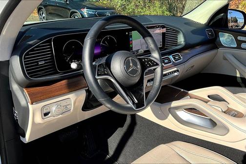 White 2025 Mercedes-Benz GLE 580 4MATIC