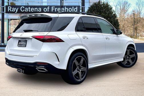 White 2025 Mercedes-Benz GLE 580 4MATIC