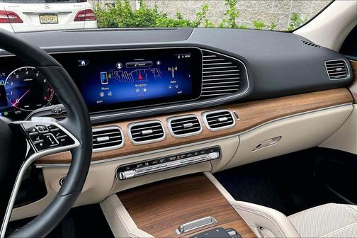 White 2025 Mercedes-Benz GLE 580 4MATIC