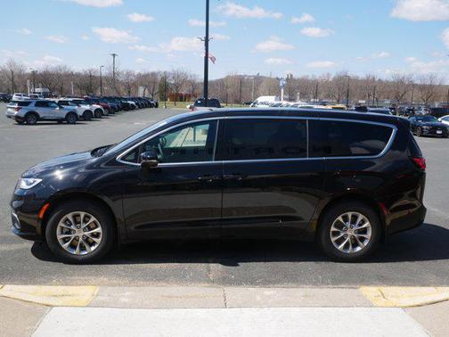 2025 Chrysler Pacifica L