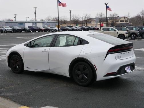 2025 Toyota Prius LE