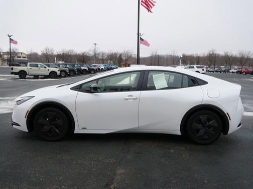 2025 Toyota Prius LE