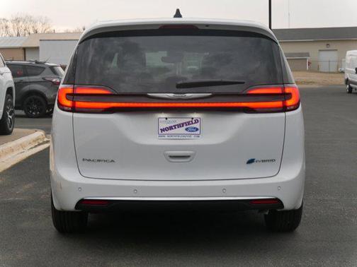 2025 Chrysler Pacifica Hybrid Select