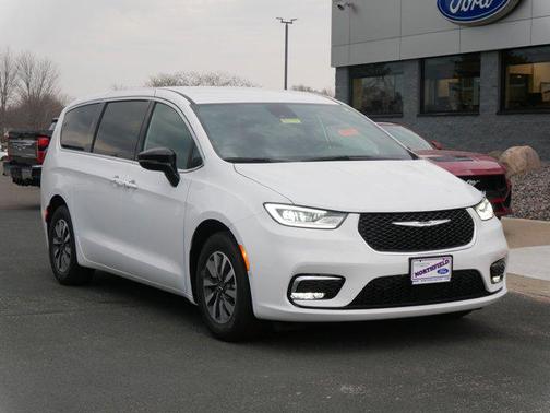 2025 Chrysler Pacifica Hybrid Select
