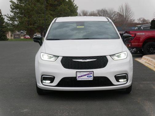 2025 Chrysler Pacifica Hybrid Select