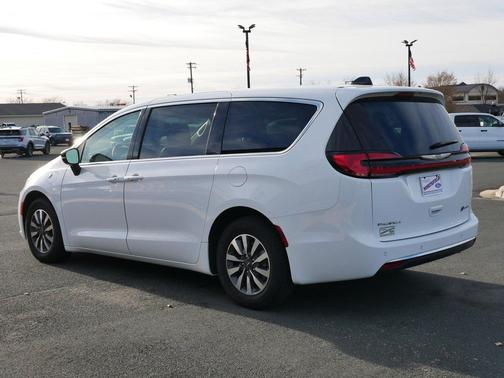 2024 Chrysler Pacifica Hybrid Select
