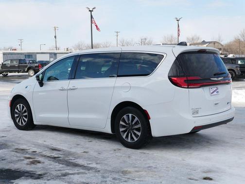 2024 Chrysler Pacifica Hybrid Select