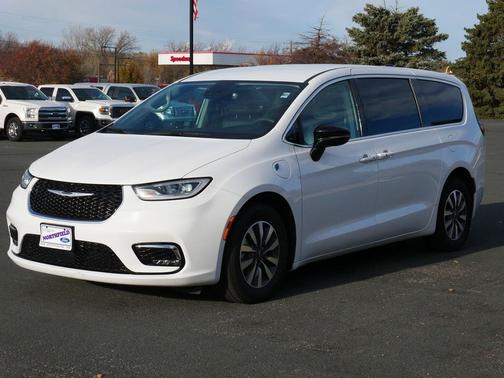 2024 Chrysler Pacifica Hybrid Select