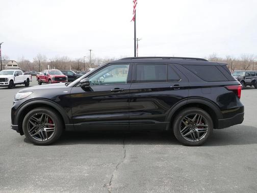 Agate Black Metallic 2025 Ford Explorer ST-Line