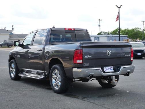 Granite Crystal Metallic Clearcoat 2018 RAM 1500 Big Horn