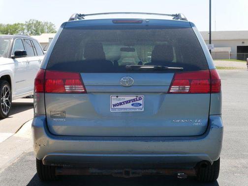 2005 Toyota Sienna LE