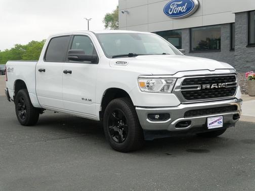 Bright White Clearcoat 2024 RAM 1500 Big Horn/Lone Star