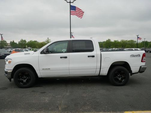 Bright White Clearcoat 2024 RAM 1500 Big Horn/Lone Star
