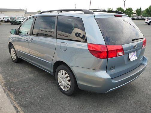 2004 Toyota Sienna CE
