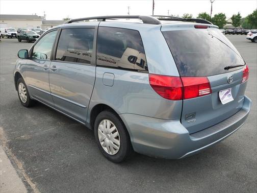 2004 Toyota Sienna CE