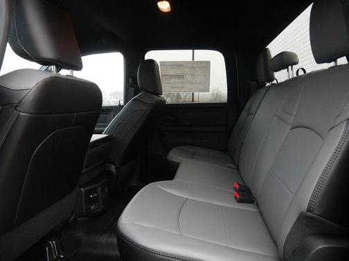 2024 RAM 2500 Tradesman Crew Cab 4x4 6'4' Box
