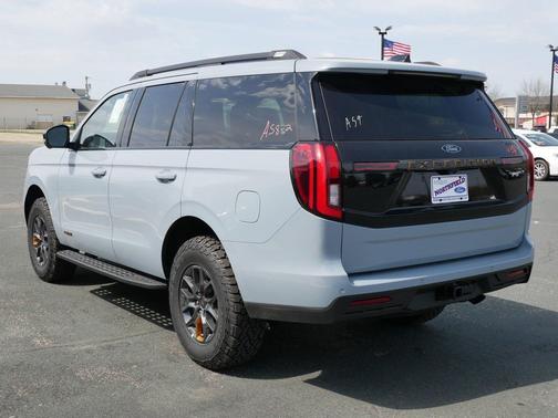 Glacier Gray Metallic Tri-Coat 2026 Ford Expedition Tremor