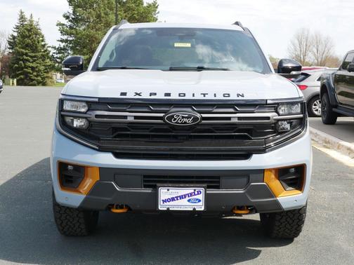 Glacier Gray Metallic Tri-Coat 2026 Ford Expedition Tremor