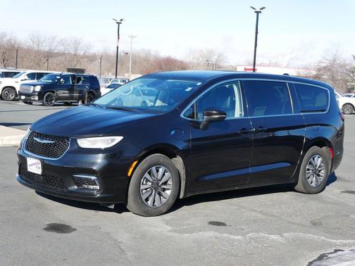 2023 Chrysler Pacifica Hybrid Touring L