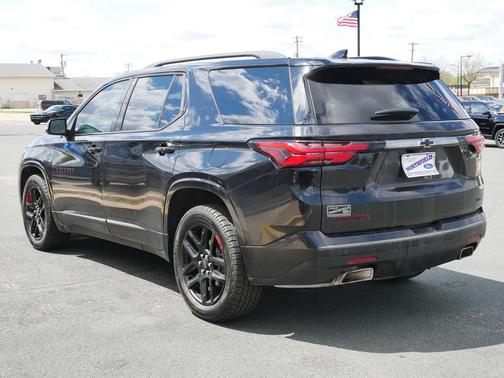 Mosaic Black Metallic 2022 Chevrolet Traverse Premier