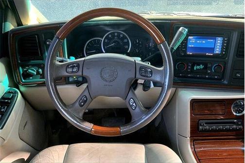 Photo 4 of 28 of 2003 Cadillac Escalade EXT