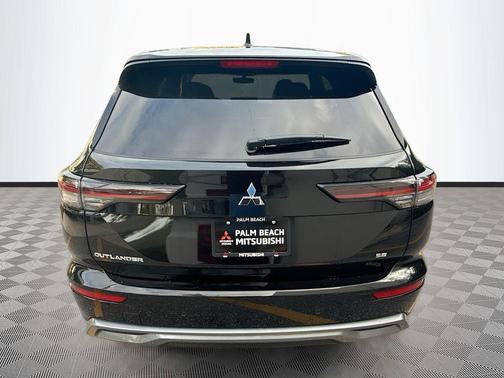 Black Diamond 2026 Mitsubishi Outlander SE