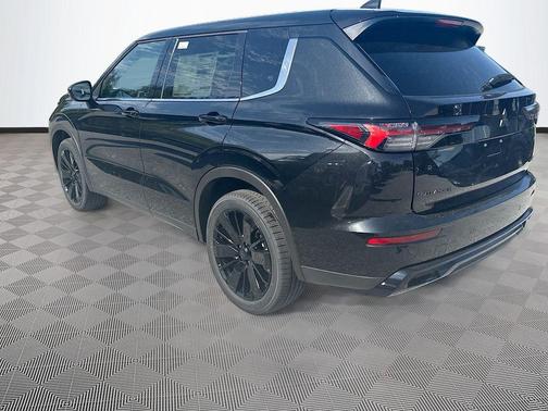 Black Diamond 2026 Mitsubishi Outlander LE