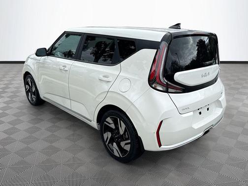 Snow White Pearl 2024 Kia Soul GT-Line