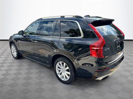 2018 Volvo XC90 T6 Momentum