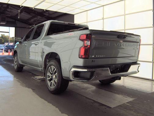 Sterling Gray Metallic 2025 Chevrolet Silverado 1500 LT