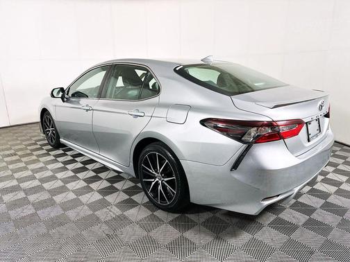 Celestial Silver Metallic 2023 Toyota Camry SE