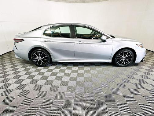 Celestial Silver Metallic 2023 Toyota Camry SE