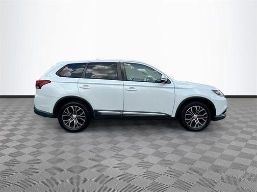 2017 Mitsubishi Outlander SE