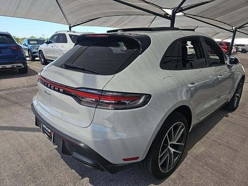 2022 Porsche Macan Base