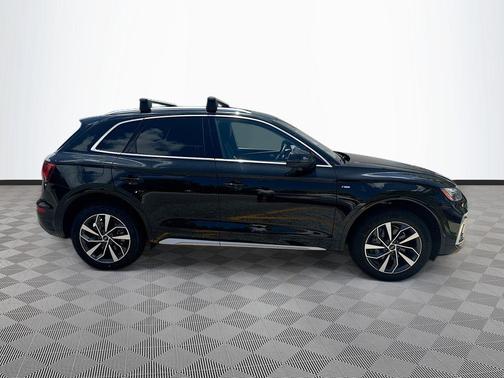 Mythos Black Metallic 2024 Audi Q5 45 S line Premium Plus