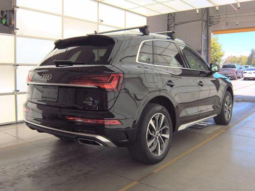 Mythos Black Metallic 2024 Audi Q5 45 S line Premium Plus