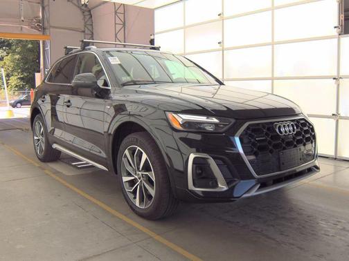 Mythos Black Metallic 2024 Audi Q5 45 S line Premium Plus