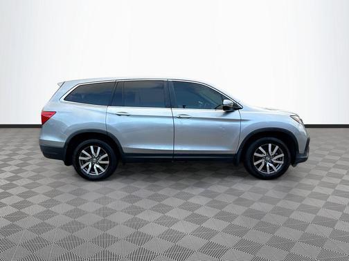 Lunar Silver Metallic 2021 Honda Pilot 2WD EX
