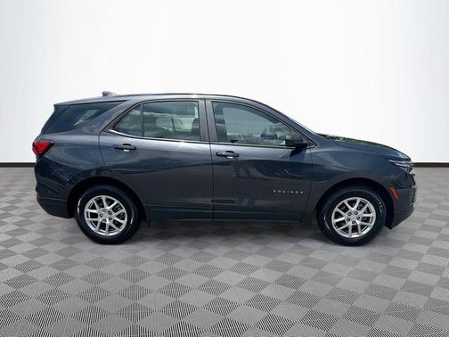 Iron Gray Metallic 2022 Chevrolet Equinox LS