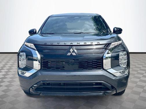 Graphite Gray 2026 Mitsubishi Outlander LE