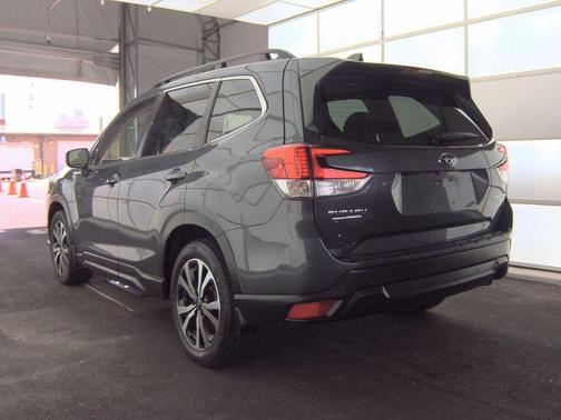 Magnetite Gray Metallic 2022 Subaru Forester Limited