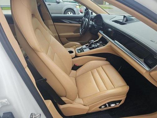 2018 Porsche Panamera 4