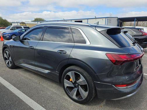 2019 Audi e-tron Premium Plus