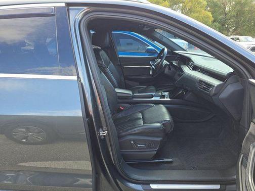 2019 Audi e-tron Premium Plus