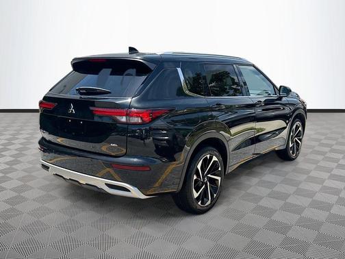 Black Diamond 2024 Mitsubishi Outlander SEL 2.5 2WD
