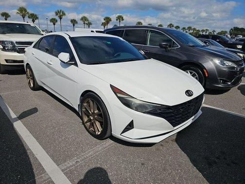 2022 Hyundai ELANTRA SEL