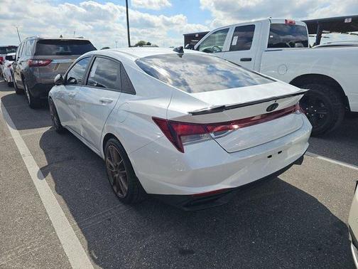 2022 Hyundai ELANTRA SEL